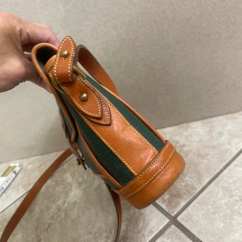 Dooney & Bourke Vintage All Weather Leather Green Tan Crossbody Bag Duck Fob